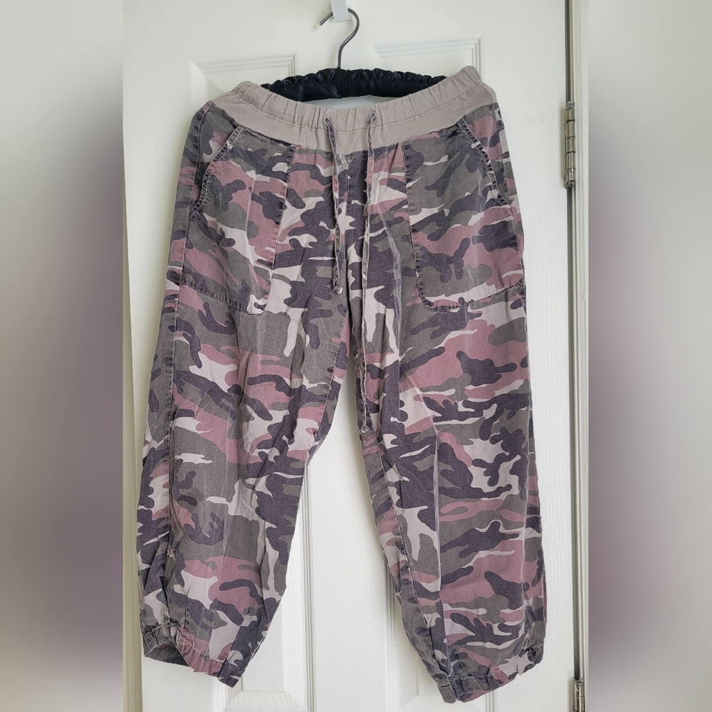 Camouflage Cropped Jogger Pants